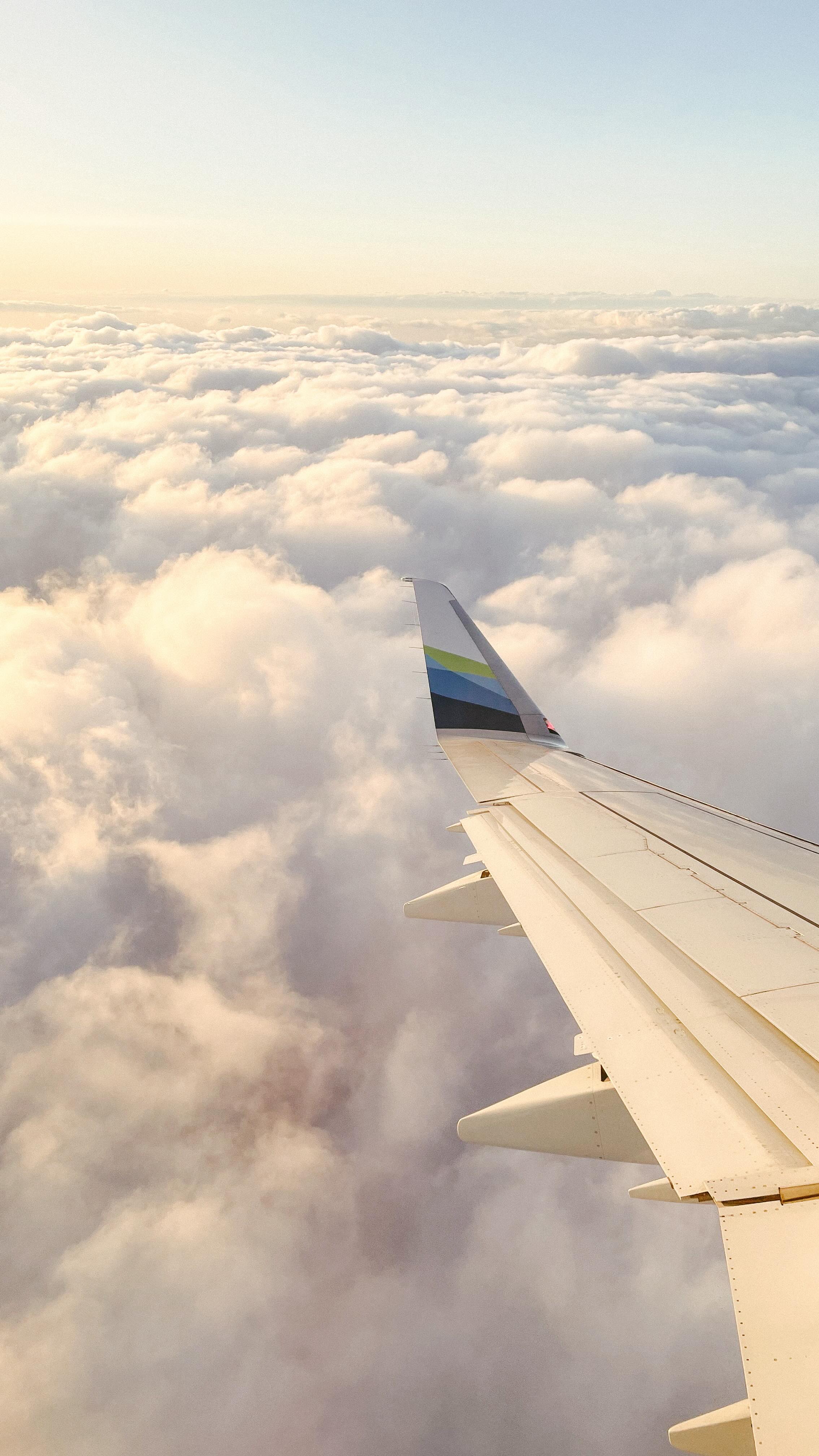 @alaskaair out of @pdxairport in the wintertime will always be a treat — especially when you get stunning views like these of Mt. Hood. ✨✈️🏔️❄️

•
•
PDX airport | pacific northwest | alaska airlines | winter travel