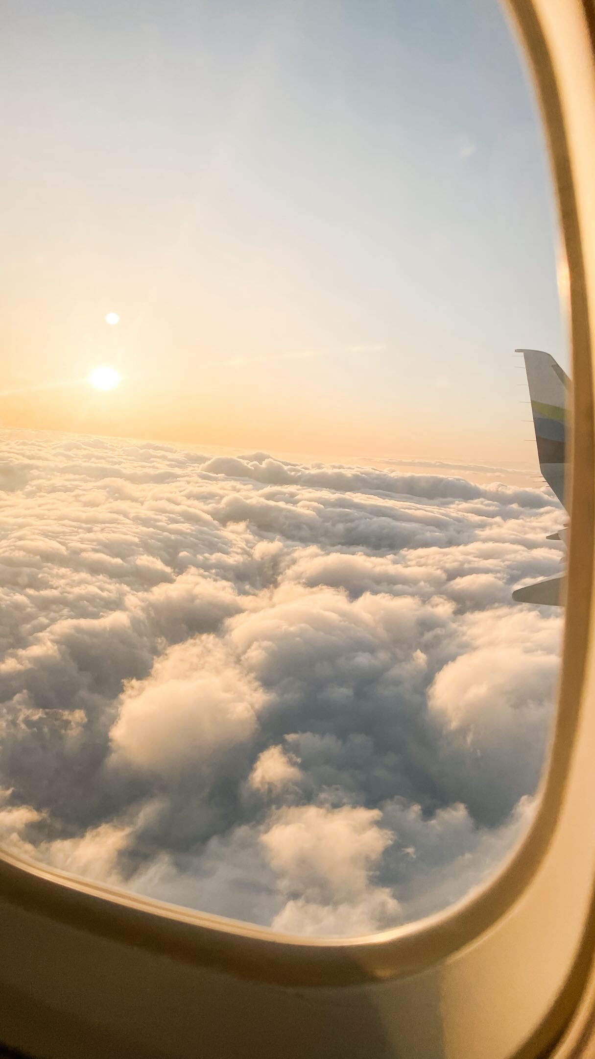 i’ll always advocate for the window seat, especially at sunset. ✨🌅🤭